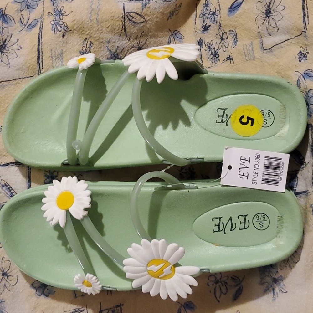BNWT:  Green Rubber Sandals - Picture 2 of 6